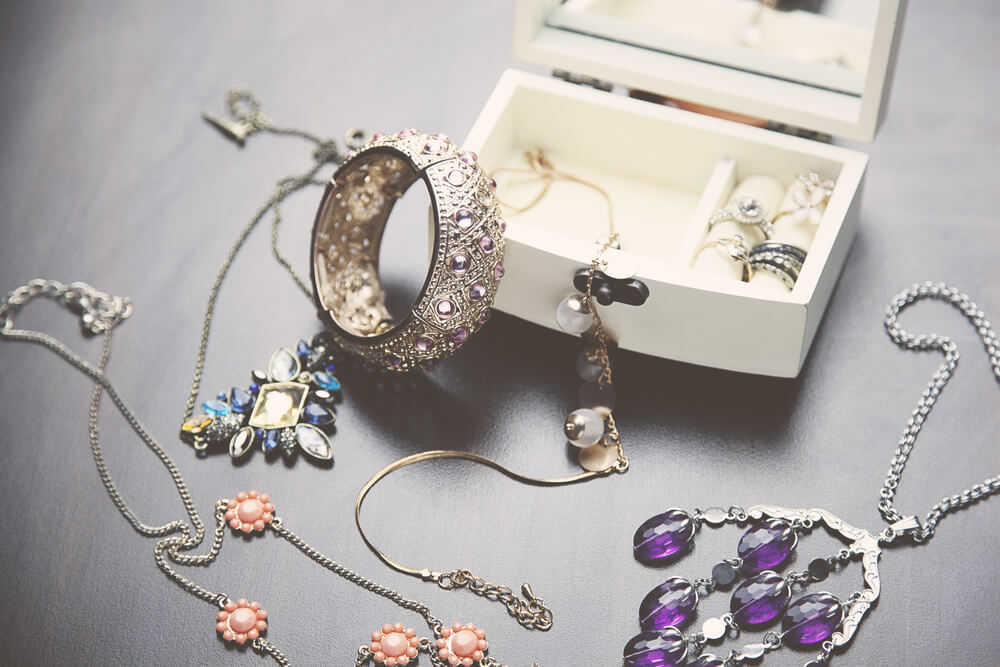 A Guide to Organizing Your Jewelry